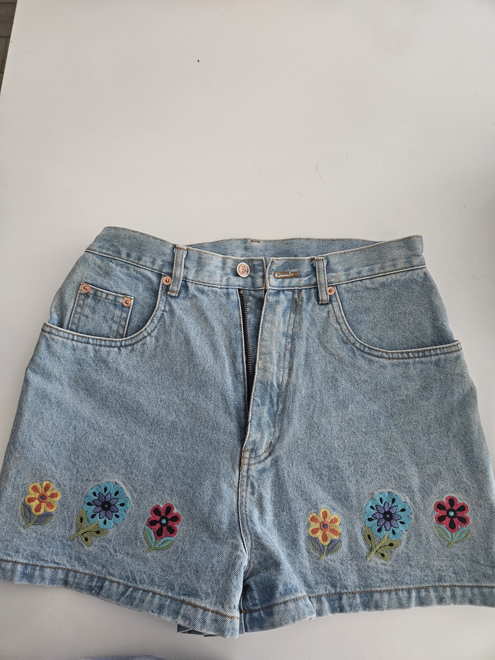 Light Blue Vintage Hong Kong Embroidered Floral Women’s Denim Shorts Size 11 - Picture 1 of 2